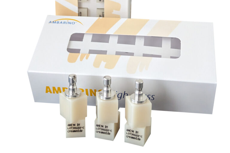 vhf camfacture hat mit dem Marburger Werkstoffspezialisten creamed die Hybridglaskeramik ­Ambarino High Class für vhf Maschinen validiert. Dieser Schritt gibt den Anwendern noch mehr Prozesssicherheit bei der Bearbeitung dieses Werkstoffs.