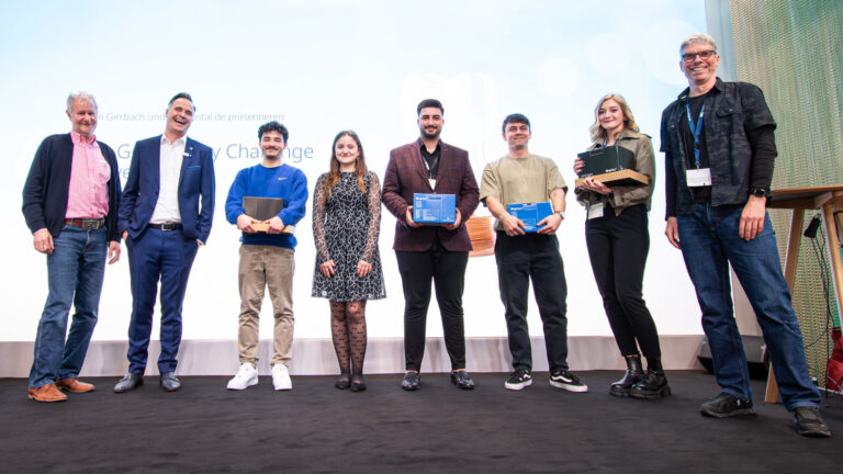Die Zukunft der Zahntechnik liegt in den Händen kreativer Köpfe – das zeigte die feierliche Preisverleihung der Next Gen Library Challenge am Stand von Amann Girrbach auf der IDS 2025.
