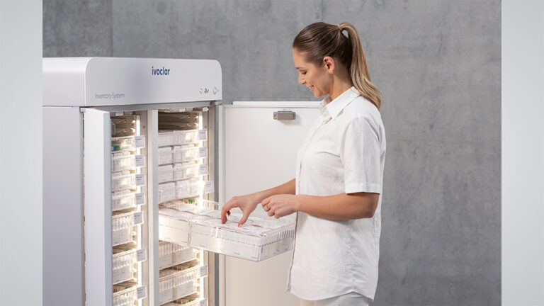 Mit dem Ivoclar Inventory System können Dentallabore eine 99,9%ige Lagergenauigkeit in Echtzeit erreichen und verhindern Überbestände sowie Materialverschwendung.