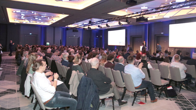 Voller Vortragsraum beim Prothetik Symposium