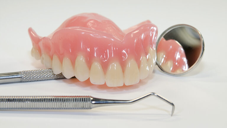 CAD/CAM-Prothesen transparent abrechnen. © Michael Tieck - stock.adobe.com